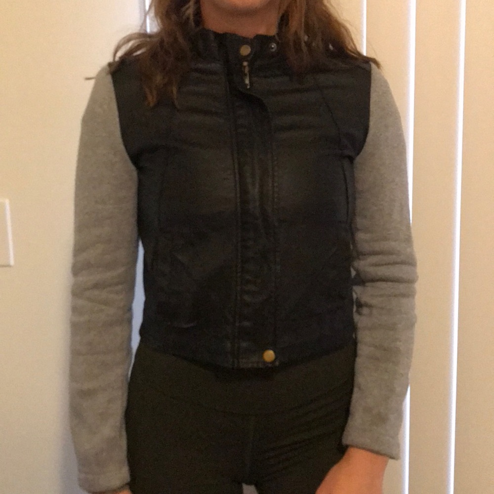 Leather jacket - Picture 4 of 4